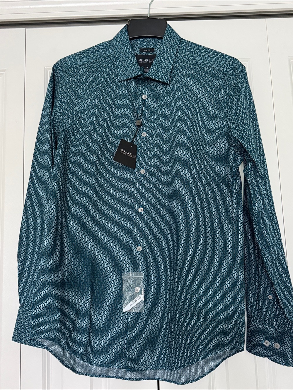 NWT Kenneth Cole Awearness men’s dress shirt, slim fit. Navy/teal/ beige. Medium